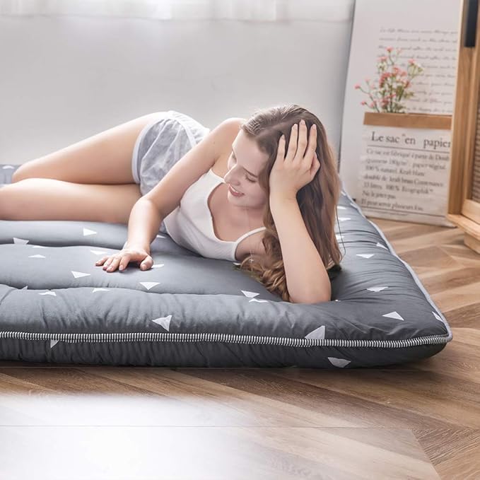 MAXYOYO Grey Triangle Japanese Floor Futon Mattress, Tatami Floor Mat Portable Camping Mattress Kids Sleeping Pad Foldable Roll Up Floor Lounger Pillow Bed, King Size
