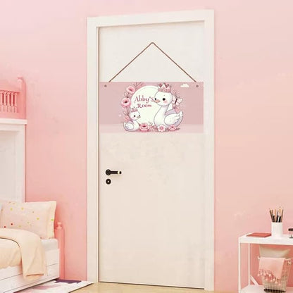 Personalized Swan Signs for Girls Room Bedroom Door Hanging Wooden Signs Custom Baby Name Flowers Floral Door Hanger Baby Nursery Room Customized Kids Room Décor