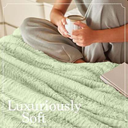 The Connecticut Home Co Throw Blanket for Couch, Soft Fluffy Room Decor, Cozy Warm Throws for Bed, Couches, Gifts for Women, Bedroom Cute Aesthetic Blankets Faux Fur and Sherpa, 65x50, Sage
