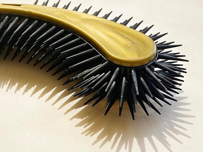 (Gold) Designed for Comfort,Created for Results. This innovative brush features multi-contour bristles that gently adapt to your cats body providing a stress-free brushing experience.-Mewly Pet