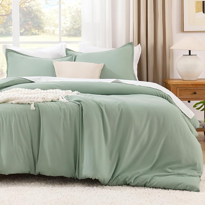 Litanika Oversized Queen Comforter Set, 3 Pieces Sage Green Lightweight Solid Bedding Comforter Set, All Season Fluffy Bed Set (98x98In Comforter & 2 Pillowcases)