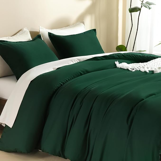 Litanika Comforters Emerald Green Oversized Queen Size, 3 Pieces Lightweight Solid Bedding Comforter Set, All Season Fluffy Bed Set (98x98In Comforter & 2 Pillowcases)