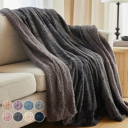 The Connecticut Home Co Throw Blanket for Couch, Soft Fluffy Room Decor, Cozy Warm Throws for Bed, Couches, Gifts for Women, Bedroom Cute Aesthetic Blankets Faux Fur and Sherpa, 65x50, Gray