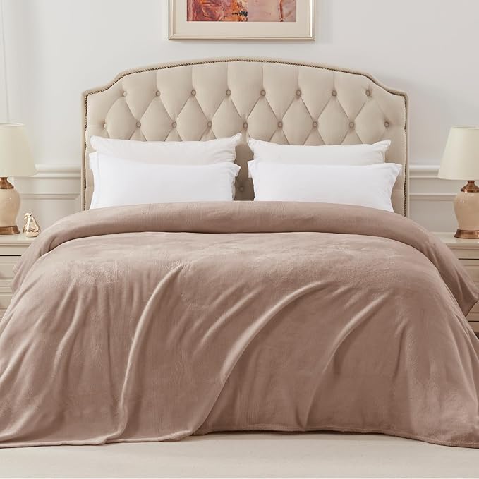 Exclusivo Mezcla Fleece Blanket Twin Size for Bed, Super Soft and Warm, All Season Use, Cozy, Plush, Lightweight, 90x66 Inches, Camel