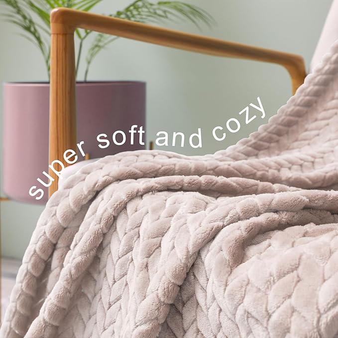 Exclusivo Mezcla Fleece King Size Blanket for Bed, 90x104 Inches Soft Cozy Jacquard Flannel Blankets, Lightweight Fuzzy Plush Warm for Winter, Camel
