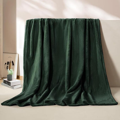 BEAUTEX Fleece Throw Blanket for Couch Sofa or Bed， Throw Size Soft Fuzzy Plush Blanket, Luxury Flannel Lap Blanket, Super Cozy and Comfy for All Seasons (Emerald Green, 50" x 60")