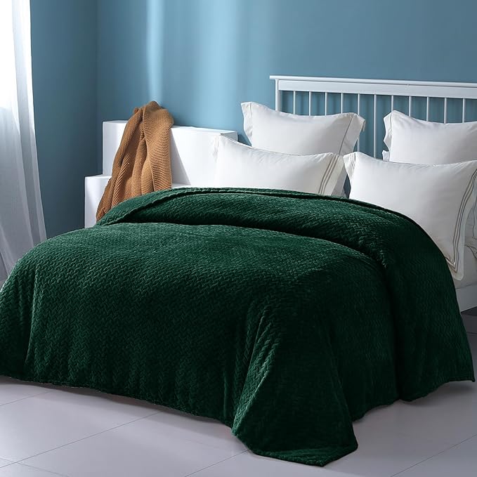 Exclusivo Mezcla Fleece Twin Size Blanket for Bed, 90x66 Inches Soft Cozy Jacquard Flannel Blankets, Lightweight Fuzzy Plush Warm for Winter, Forest Green