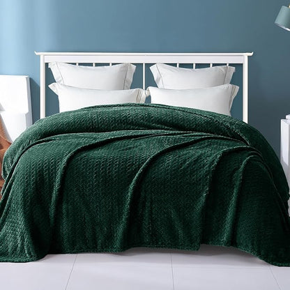 Exclusivo Mezcla Fleece King Size Blanket for Bed, 90x104 Inches Soft Cozy Jacquard Flannel Blankets, Lightweight Fuzzy Plush Warm for Winter, Forest Green