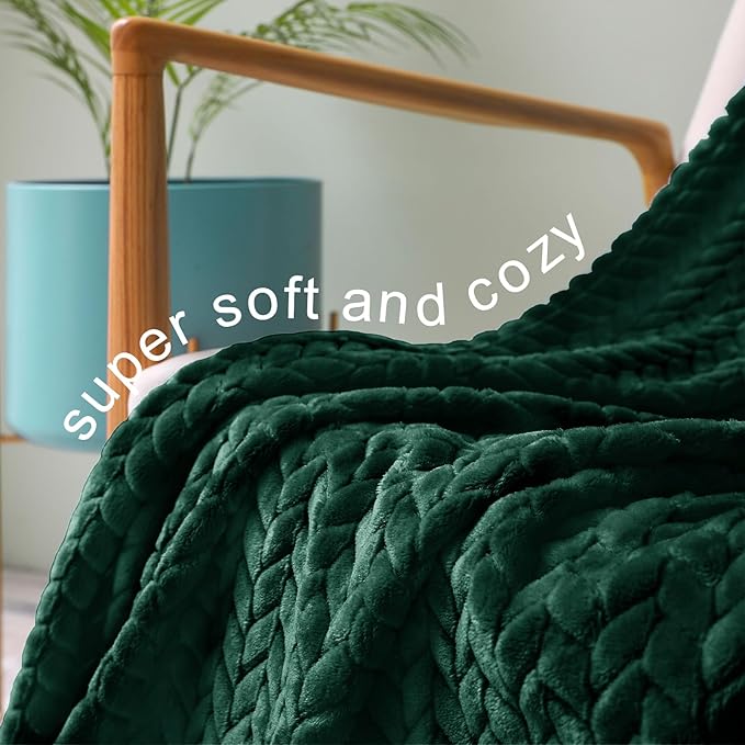 Exclusivo Mezcla Fleece King Size Blanket for Bed, 90x104 Inches Soft Cozy Jacquard Flannel Blankets, Lightweight Fuzzy Plush Warm for Winter, Forest Green