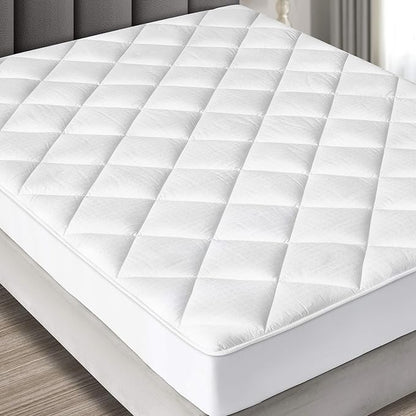 MAXI Full XL Mattress Pad - Luxurious Cotton Sateen Mattress Protector - Soft, Comfortable, and Breatheable Mattress Cover - Mattress Pad Protects Mattress from Dust, Dirt, Spills, and Stains.