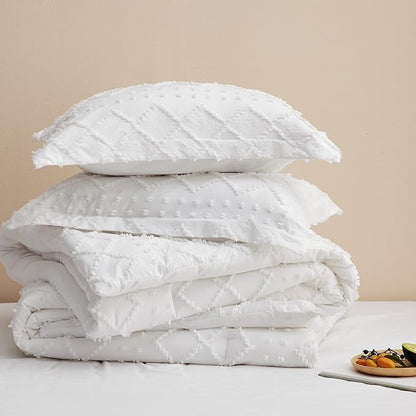 Bedsure Oversized Queen Comforter Set - White Comforter, Boho Tufted Shabby Chic Bedding for Kids, 3 Pieces Vintage Farmhouse Bed Set for All Seasons, Fluffy Soft Bedding with 2 Pillow Shams