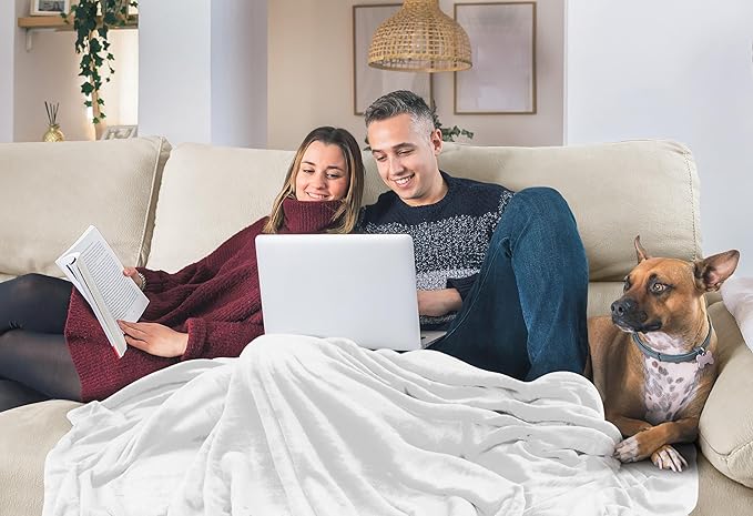 Utopia Bedding Fleece Blanket Twin Size White 300GSM Luxury Anti-Static Fuzzy Soft Microfiber Bed Blanket (60x80 Inch)