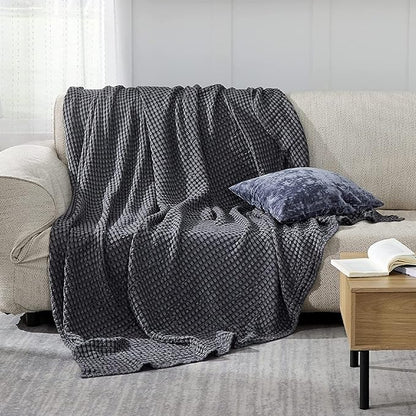 Bedsure Cooling Cotton Waffle King Size Blanket - Lightweight Breathable Summer Blanket of Rayon Derived from Bamboo for Hot Sleepers, Luxury Throws for Bed, Couch and Sofa, Dark Grey, 104x90 Inches