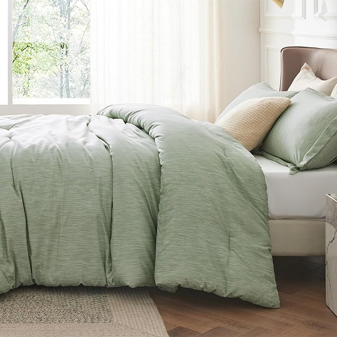 Bedsure Queen Comforter Set - Celadon Green Soft Bedding for All Seasons, Cationic Dyed Bed Set, 3 Pieces, 1 Queen Size Comforter (90"x90") and 2 Pillow Shams (20"x26"+2")