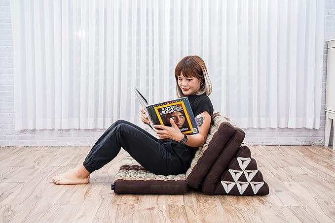 Leewadee 3-Fold Mat XXL with Triangle Cushion – Firm TV Pillow, Foldable Mattress with Cushion Made of Kapok, 67 x 31 inches, Brown