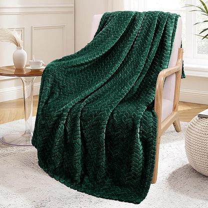 Exclusivo Mezcla Fleece Throw Blanket for Couch, 50x70 Inches Soft Cozy Jacquard Flannel Blankets, Lightweight Fuzzy Plush Warm Throws for Winter, Forest Green