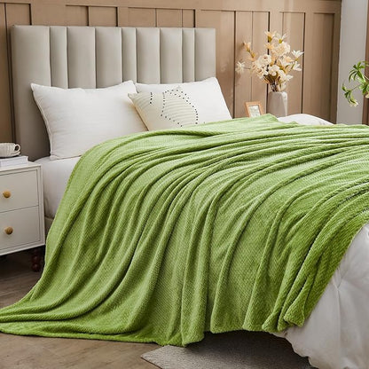 NEWCOSPLAY Super Soft Queen Blanket Green Premium Silky Flannel Fleece Leaves Pattern Lightweight Bed Blanket All Season Use (Green, Queen(90"x90"))