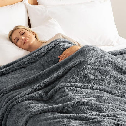 Exclusivo Mezcla Plush Fuzzy Fleece Bed Blanket King Size, Super Soft, Fluffy and Warm Blankets, Suitable for All Seasons (Dark Grey, 90x104 Inches)
