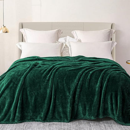 Exclusivo Mezcla Plush Fuzzy Fleece Bed Blanket Queen Size, Super Soft, Fluffy and Warm Blankets Suitable for All Seasons (Forest Green, 90x90 Inches)