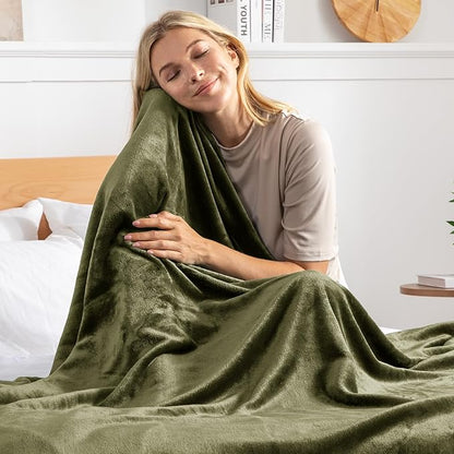 Exclusivo Mezcla Fleece Blanket Twin Size for Bed, Super Soft and Warm, All Season Use, Cozy, Plush, Lightweight, 90x66 Inches, Olive Green