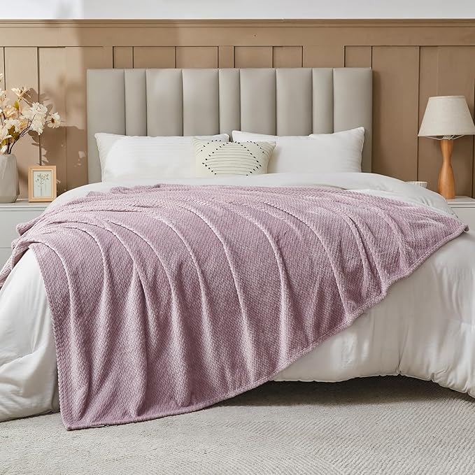 NEWCOSPLAY Super Soft King Blanket Light Purple Premium Silky Flannel Fleece Leaves Pattern Lightweight Bed Blanket All Season Use (Light Purple, King(90"x110"))