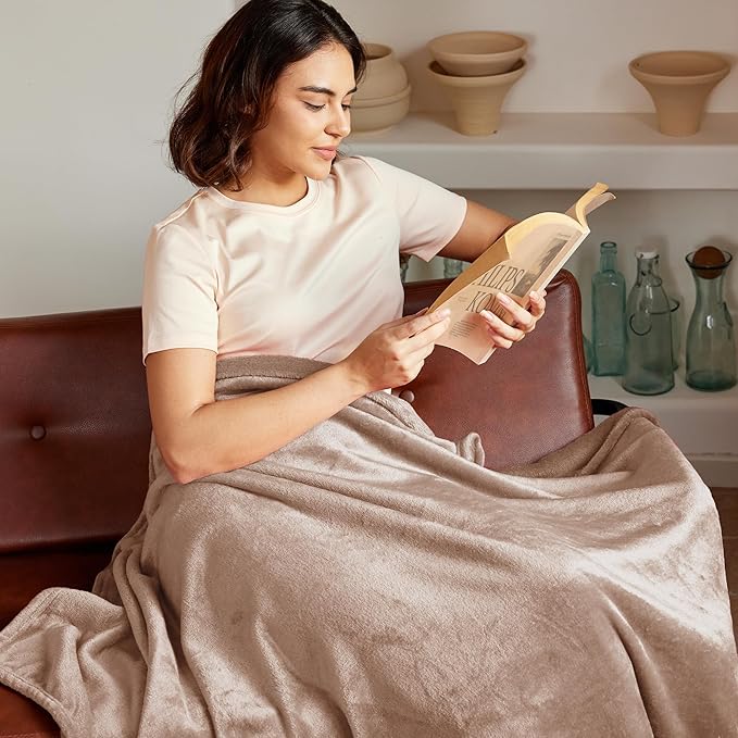 Exclusivo Mezcla Fleece Blanket Twin Size for Bed, Super Soft and Warm, All Season Use, Cozy, Plush, Lightweight, 60x80 Inches Camel