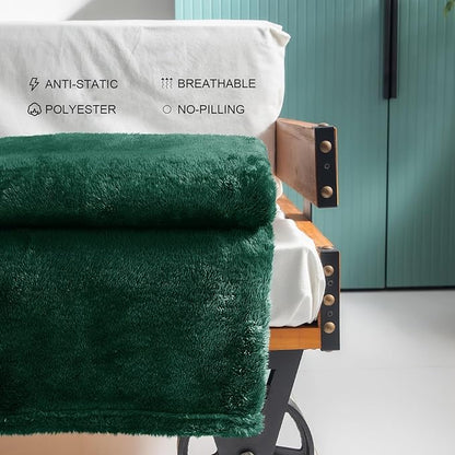 Exclusivo Mezcla Plush Fuzzy Fleece Throw Blanket Extra Large, Super Soft, Fluffy and Warm Blankets for Couch, Bed, Suitable for All Seasons (50x70 Inches, Forest Green)