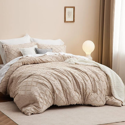 Bedsure Queen Comforter Set - Warm Tan Comforter, Boho Tufted Shabby Chic Bedding for Kids, 3 Pieces Vintage Farmhouse Bed Set for All Seasons, Fluffy Soft Bedding with 2 Pillow Shams