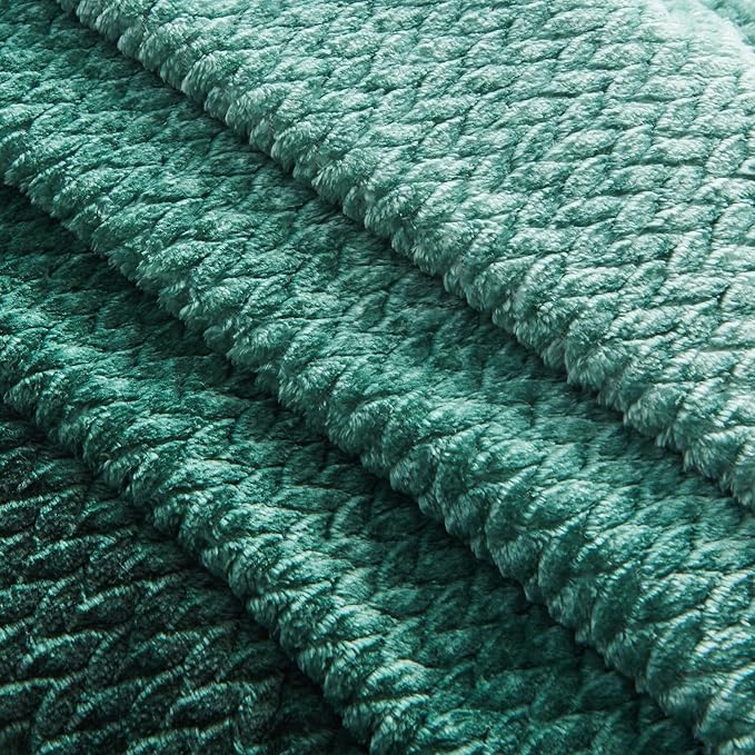 NEWCOSPLAY Super Soft Throw Blanket Ombre Forest Green Premium Silky Flannel Fleece Leaves Pattern Lightweight Bed Blanket All Season Use (Ombre Forest Green, Throw(50"x60"))