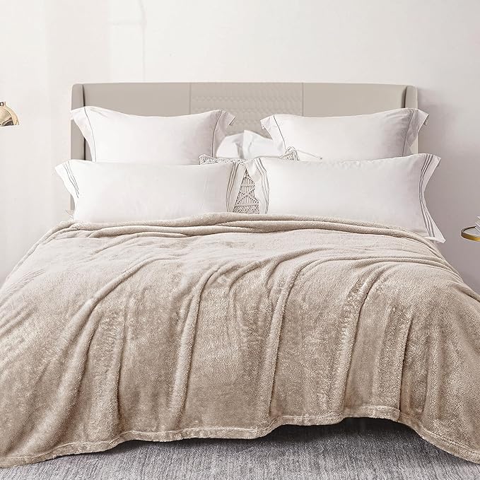 Exclusivo Mezcla Plush Fuzzy Fleece Bed Blanket King Size, Super Soft, Fluffy and Warm Blankets, Suitable for All Seasons (Camel, 90x104 Inches)