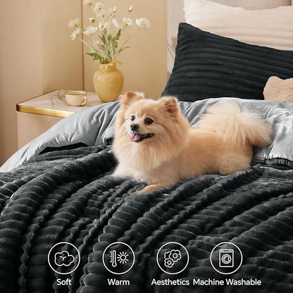 BEDELITE Fleece King Comforter Set -Super Soft & Warm Fluffy Black Bedding, Luxury Fuzzy Heavy Bed Set for Winter with 2 Pillow Cases