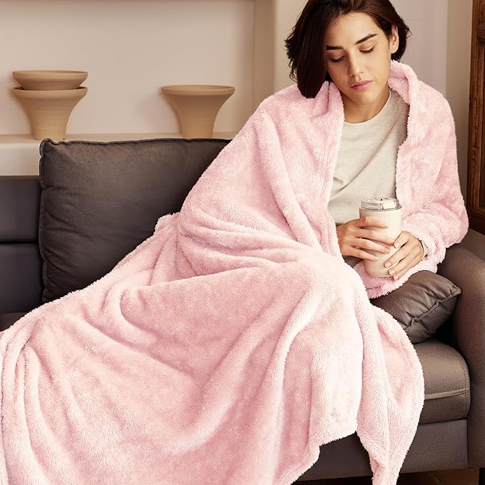 Exclusivo Mezcla Plush Fuzzy Fleece Bed Blanket Queen Size, Super Soft, Fluffy and Warm Blankets，Suitable for All Seasons (Light Pink, 90x90 Inches)