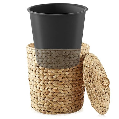 Casafield Water Hyacinth Trash Can with Lid and Liner - Natural, Woven Waste Basket for Bathroom, Bedroom, Laundry Room, Home Office