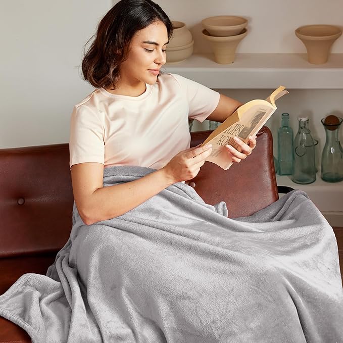 Exclusivo Mezcla Fleece Blanket King Size for Bed, Super Soft and Warm, All Season Use, Cozy, Plush, Lightweight, 90x104 Inches, Light Grey
