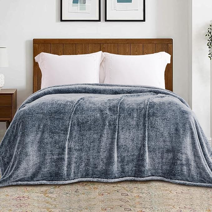 Exclusivo Mezcla Plush Fuzzy Fleece Throw Blanket Extra Large, Super Soft, Fluffy and Warm Blankets for Couch, Bed, Suitable for All Seasons (50x70 Inches, Mixed Navy Blue)