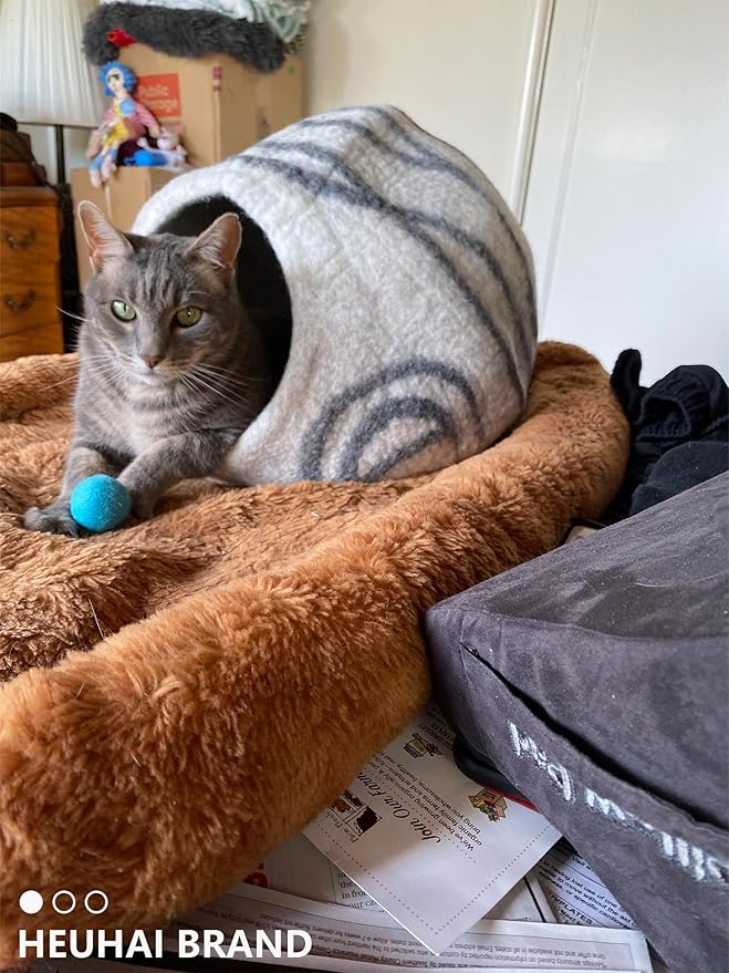 80-Pack Cat Toy Balls 10 Assorted Colors 1.25 Inch Diameter Suitable for All Cat Sizes (Cat Toys Value Pack)-Mewly Pet