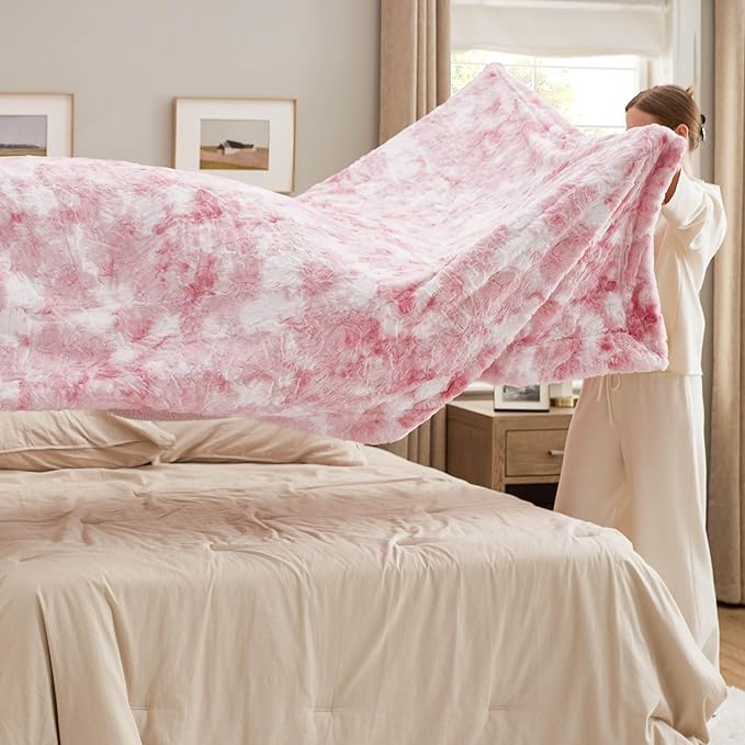 Bedsure GentleSoft Sherpa Fluffy Blanket King Size for Bed - Fleece Warm and Cozy for Women Gift, Plush & Fuzzy Faux Fur Christmas Blanket for Couch, Sofa Decor, Tie Dye Design, Pink, 108x90 Inches
