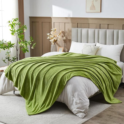 NEWCOSPLAY Super Soft Queen Blanket Green Premium Silky Flannel Fleece Leaves Pattern Lightweight Bed Blanket All Season Use (Green, Queen(90"x90"))
