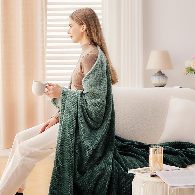 NEWCOSPLAY Super Soft Throw Blanket Ombre Forest Green Premium Silky Flannel Fleece Leaves Pattern Lightweight Bed Blanket All Season Use (Ombre Forest Green, Throw(50"x60"))