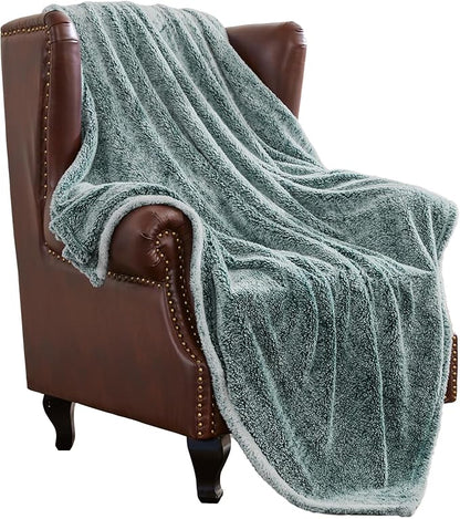 Exclusivo Mezcla Plush Fuzzy Fleece Throw Blanket Extra Large, Super Soft, Fluffy and Warm Blankets for Couch, Bed, Suitable for All Seasons (50x70 Inches, Mixed Green)