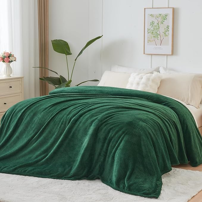 NEWCOSPLAY Super Soft Throw Blanket Dark Green Premium Silky Flannel Fleece Leaves Pattern Lightweight Bed Blanket All Season Use (Dark Green, Throw(50"x60"))
