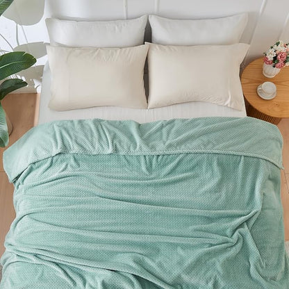 NEWCOSPLAY Super Soft King Blanket New Sage Green Premium Silky Flannel Fleece Leaves Pattern Lightweight Bed Blanket All Season Use (New Sage Green, King(90"x110"))
