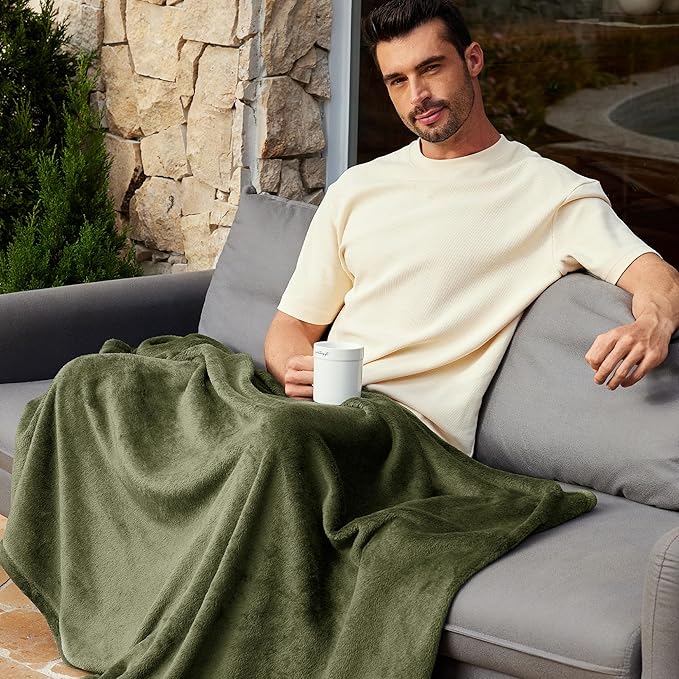 Exclusivo Mezcla Fleece Blanket Twin Size for Bed, Super Soft and Warm, All Season Use, Cozy, Plush, Lightweight, 60x80 Inches Olive Green