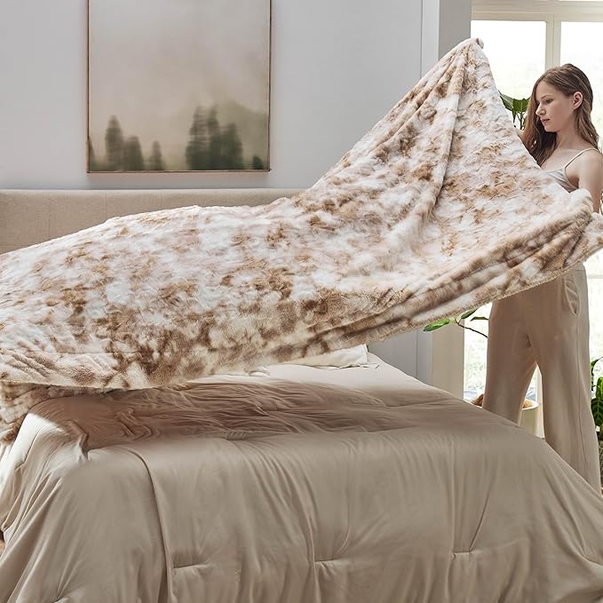 Bedsure GentleSoft Sherpa Fluffy Blanket Queen Size for Bed - Fleece Warm and Cozy for Women Gift, Plush & Fuzzy Faux Fur Christmas Blanket for Couch, Sofa Decor, Tie Dye Design, Beige, 90x90 Inches