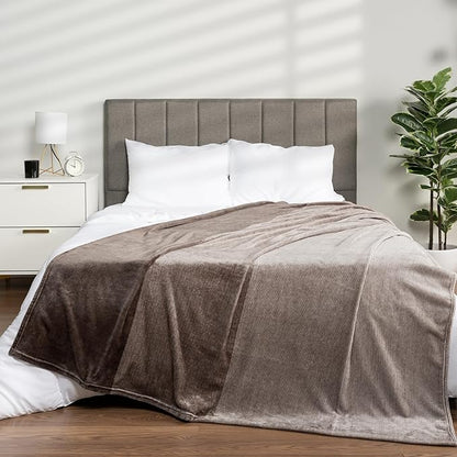 PAVILIA Taupe Ombre Fleece Throw Blanket for Couch, Soft Flannel Blanket for Sofa Bed Room, Plush Lightweight Tan Light Brown Gradient Blanket, Cozy Microfiber Decorative Gift Throw, 50x60