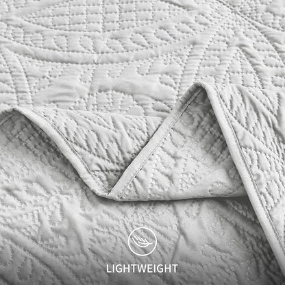 Love's cabin King Size Quilt Bedding Set Light Grey Bedspreads - Bed Summer Lightweight Bedspread Comforter - Coin Pattern Bedding Coverlet for All Season - 3 Pieces (1 Quilt, 2 Pillow Shams)