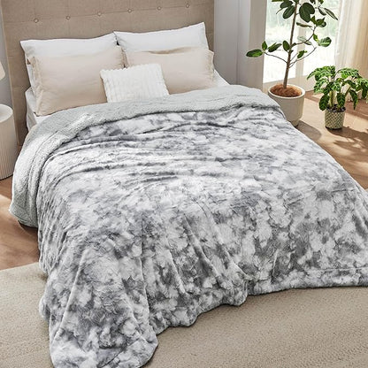 Bedsure GentleSoft Sherpa Fluffy Blanket King Size for Bed - Fleece Warm and Cozy for Women Gift, Plush & Fuzzy Faux Fur Christmas Blanket for Couch Decor, Tie Dye Design, Light Grey, 108x90 Inches
