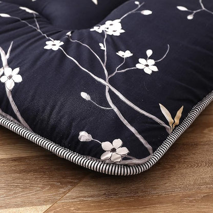 MAXYOYO Japanese Floor Mattress Navy Floral Printed Futon Mattress Foldable Floor Bed Roll Up Camping Mattress Floor Lounger Queen Size Bed Mattress