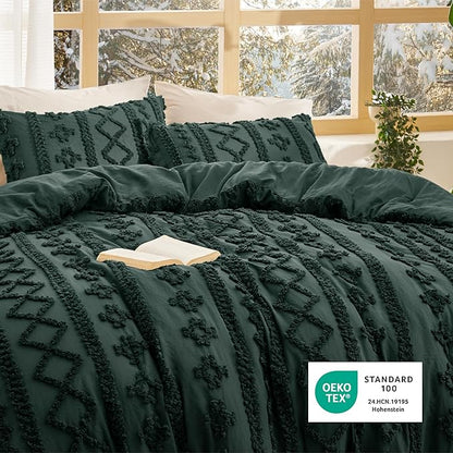 Bedsure Tufted Boho Comforter Set Queen Size - Emerald Green Boho Bed Set, GentleSoft™ 3 Pieces Farmhouse Shabby Chic Embroidery Bedding, Gifts for Woman, Soft Jacquard Queen Comforter for All Seasons