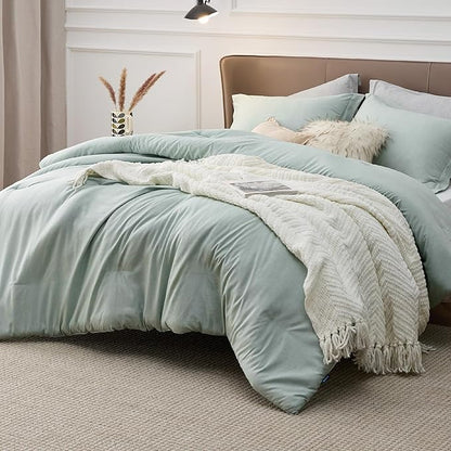 Bedsure Oversized Queen Comforter Set - Sage Green Soft Bedding for All Seasons, Cationic Dyed Bed Set, 3 Pieces, 1 Oversized Queen Size Comforter (98"x98") and 2 Pillow Shams (20"x26"+2")
